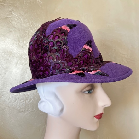 ONE OF A KIND DESIGNER JACK MCCONNELL VINTAGE PURPLE FELT HAT + FEATHER DETAILS - Picture 8 of 11